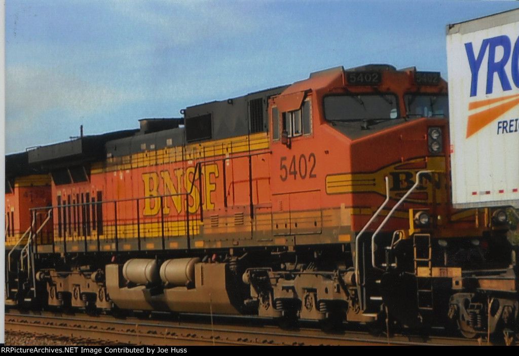 BNSF 5402